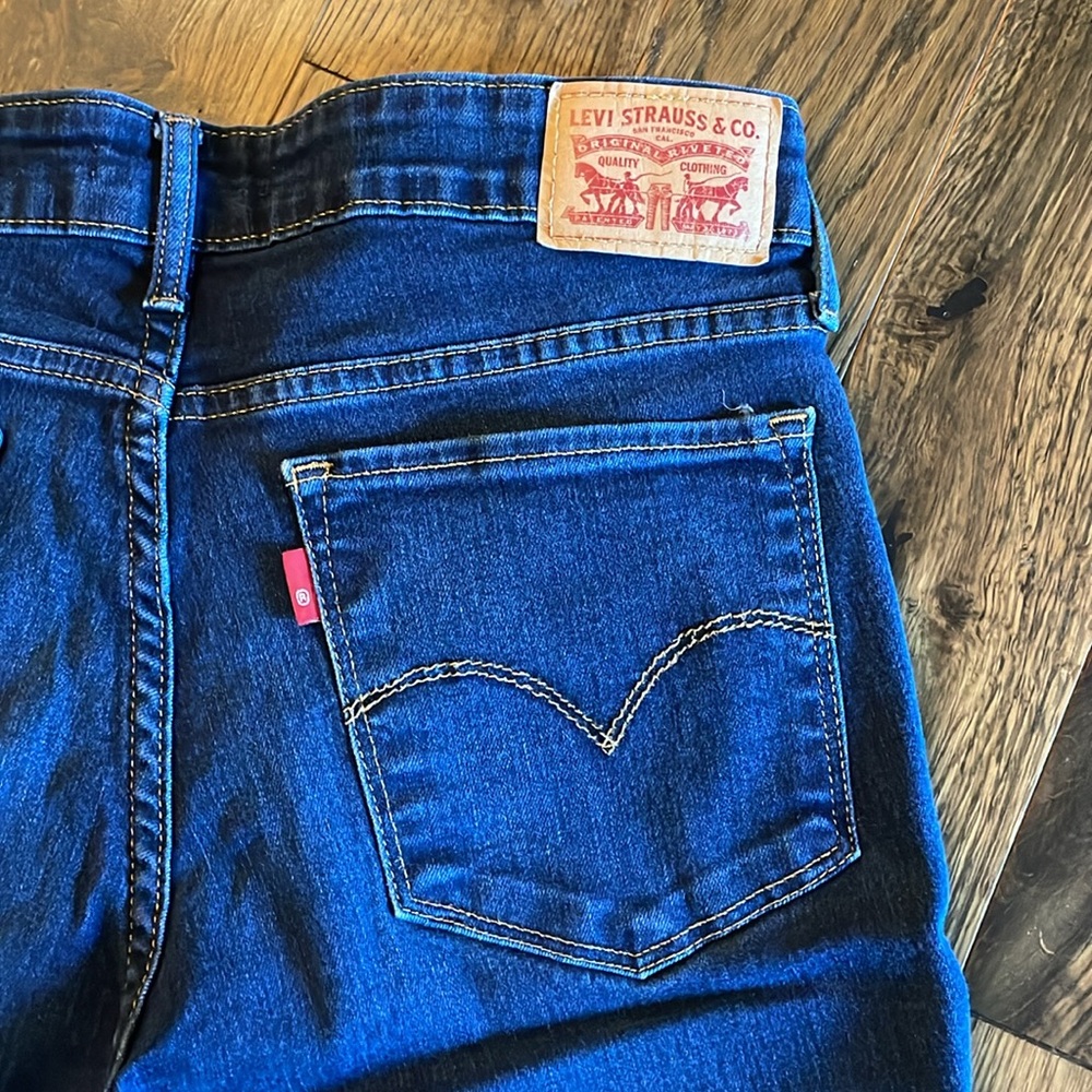 Levi's Women's Dark Blue 711 Skinny Jeans - Picture 4 of 16